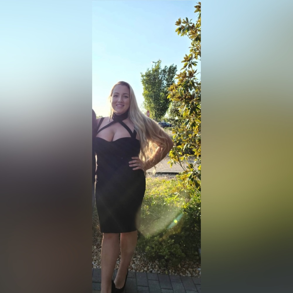 Super Flattering Structured Stretchy Halter Criss… - image 1